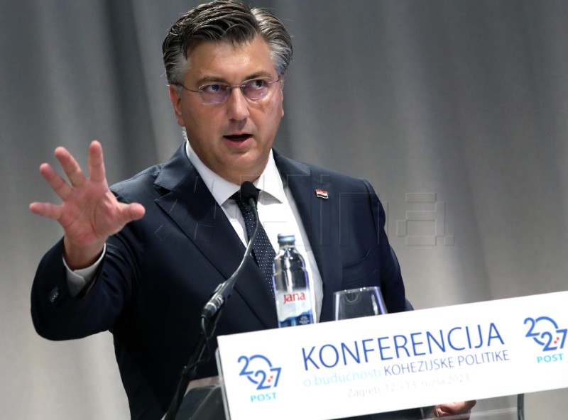 PM: Croatia in black €12bn since it entered EU