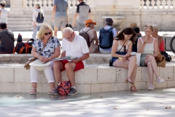 Zadar - Brojni turisti uživali na zadarskom Poluotoku