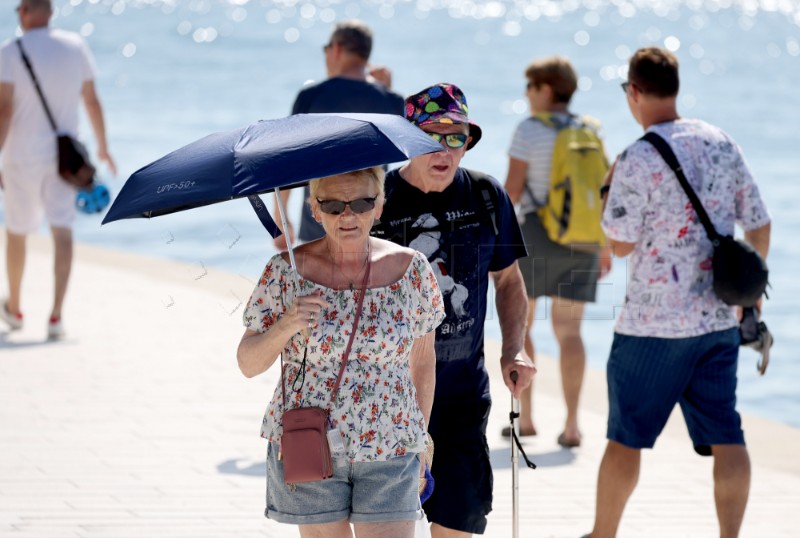 Zadar - Brojni turisti uživali na zadarskom Poluotoku