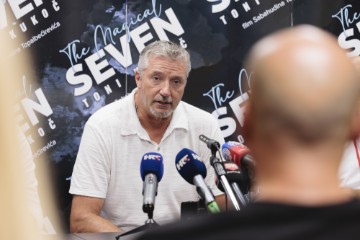 Kukoč na konferenciji povodom premijere filma "The Magical Seven - Toni Kukoč"