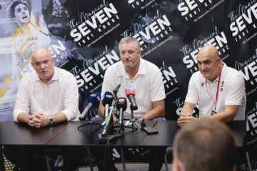 Kukoč na konferenciji povodom premijere filma "The Magical Seven - Toni Kukoč"