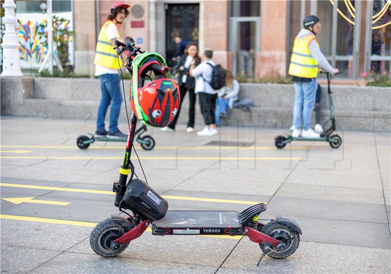 Rijeka provodila edukaciju o sigurnoj vožnji  e-romobila, sve češći vandaliziram