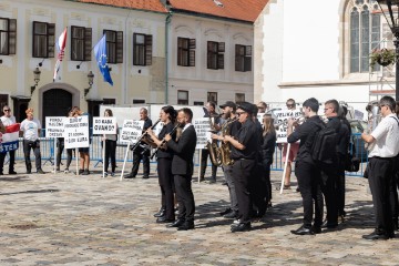 Petrina: Prosvjed zbog zatvaranja i neobnavljanja hotela