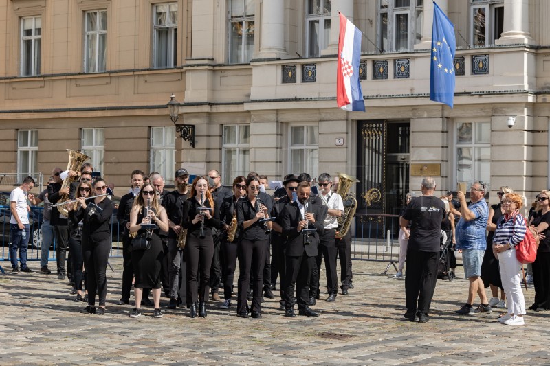 Petrina: Prosvjed zbog zatvaranja i neobnavljanja hotela