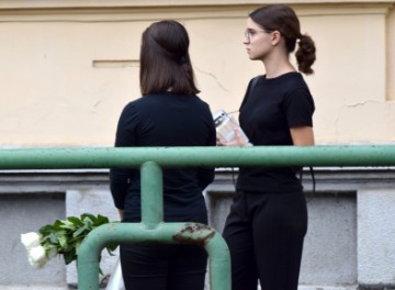 Prijatelji i kolege studenti ispred Pravnog fakulteta oprostili se od Mihaele 