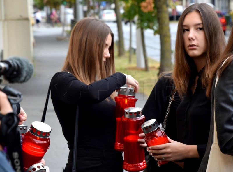 Prijatelji i kolege studenti ispred Pravnog fakulteta oprostili se od Mihaele 