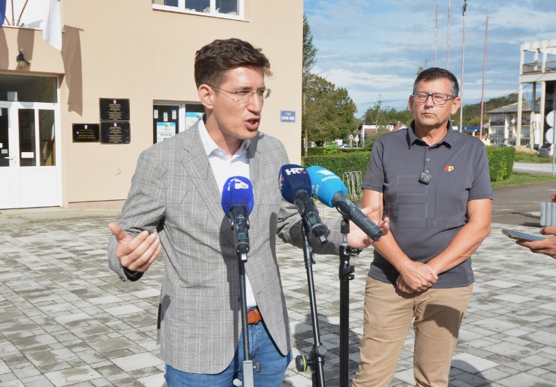 Vojnić mayor, Bridge MP demand deployment of army to deter illegal migrants