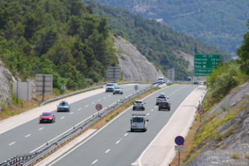 HAK: Zbog vjetra na Jadranskoj magistrali zabrane i ograničenja