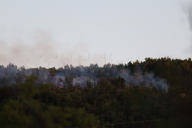  Iznad Doma zdravlja u Vrgorcu izbio požar