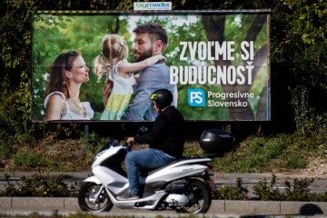 Slovaci danas biraju između proruskog bivšeg premijera Fica i prozapadnih liberala