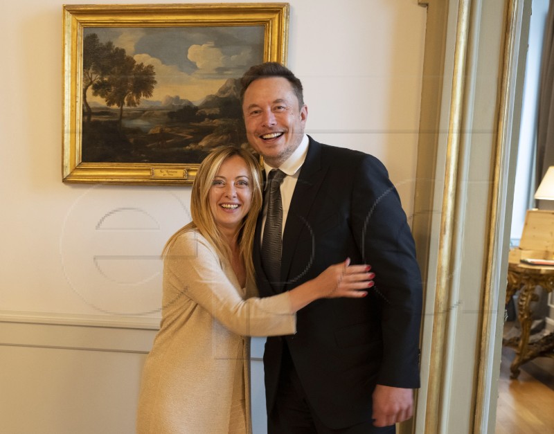 Musk kritizirao potporu Berlina nevladinim organizacijama u spašavanju migranata 