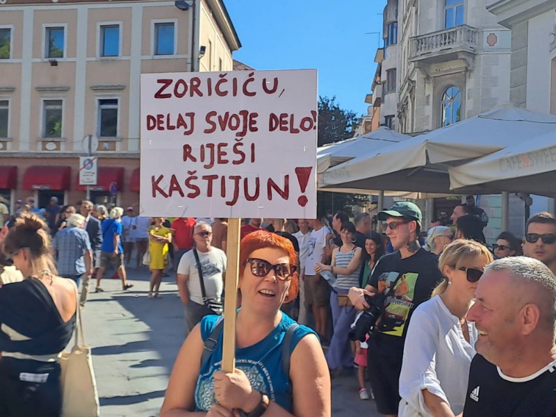 Prosvjed građana u Puli zbog smrada s Kaštijuna