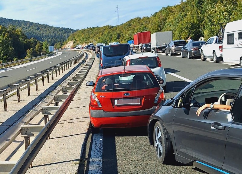 HAK: Dvije prometne na autocesti A1, vozi se uz ograničenje brzine