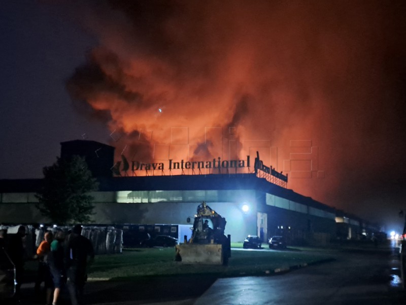 U velikom požaru u osječkoj tvrtki "Drava International" za sada nema ozlijeđenih