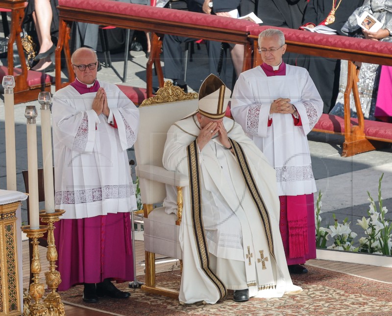 Papa pozvao kardinale da ostave politiku po strani nakon kritika konzervativaca 