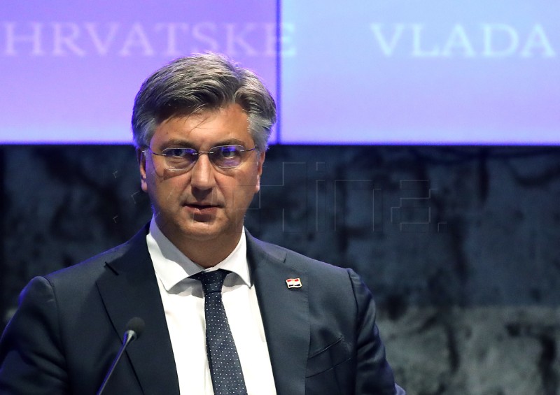 Plenković: Nezapamćeni požar u Osijeku, važno je da građani prate upozorenja