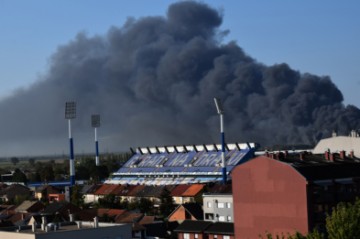 HVZ: Situacija na požarištu osječke tvrtke puno bolja; Vatrogasac operiran  