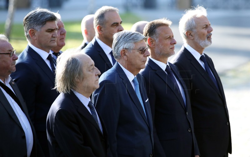 Izaslanstvo Hrvatskog sabora položilo vijence na Mirogoju