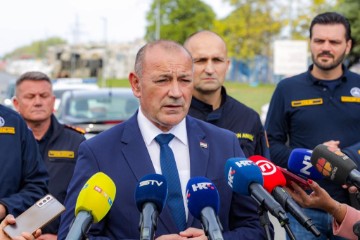 Minister unveils monument to killed civilians near Otočac