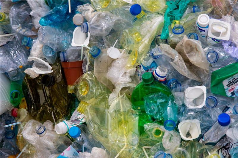 Environmental groups demand rules on packaging and single-use plastics