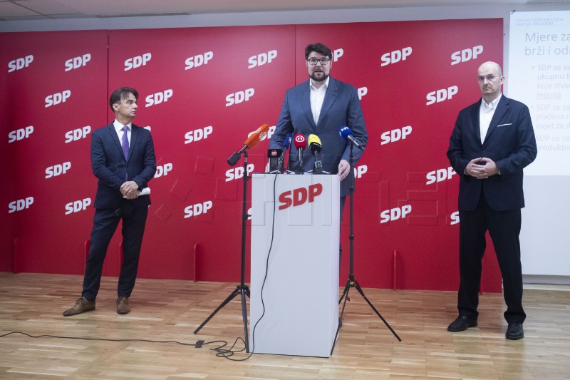 Opposition leader unveils SDP platform's economic plank