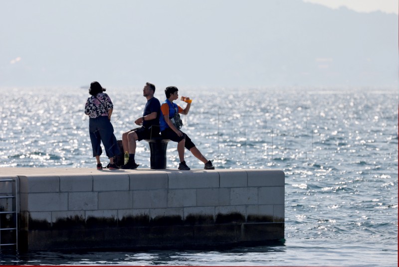 Zadar: Brojni turisti uživali na zadarskom Poluotoku