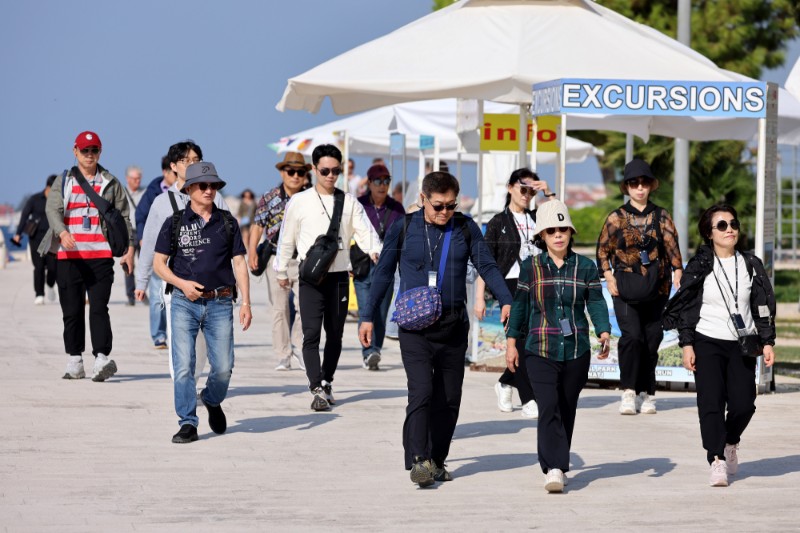 Zadar: Brojni turisti uživali na zadarskom Poluotoku