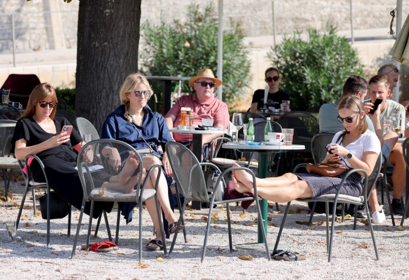 Zadar: Brojni turisti uživali na zadarskom Poluotoku