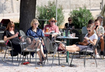 Zadar: Brojni turisti uživali na zadarskom Poluotoku