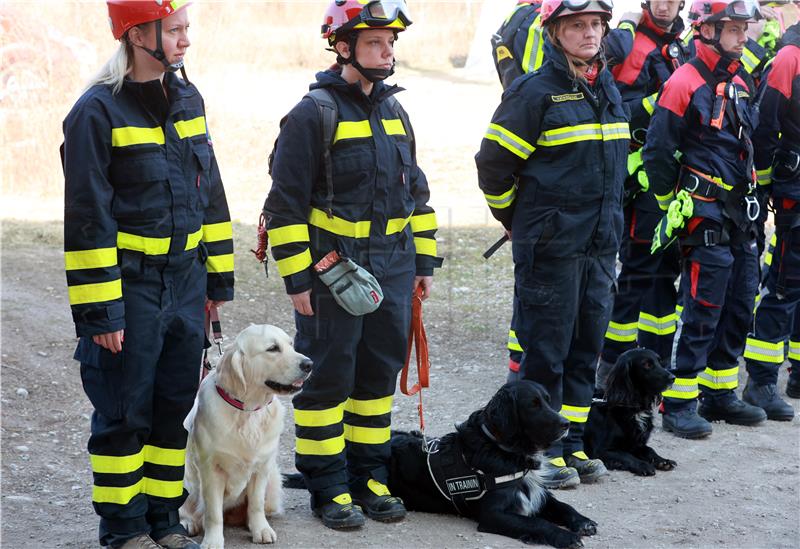 Pula: Croatian and Italian firefighting teams hold exercise