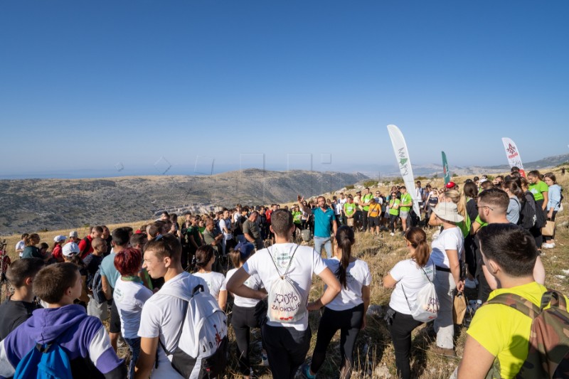 Boranka: Volonteri i ovog vikenda pošumljavali Mosor, dosad zasadili 130.000 stabala