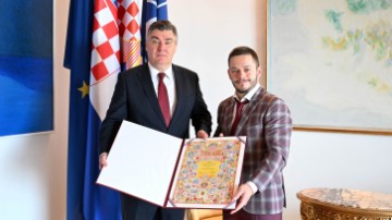 Milanović odlikovao Tina Srbića i Lucijana Krcea