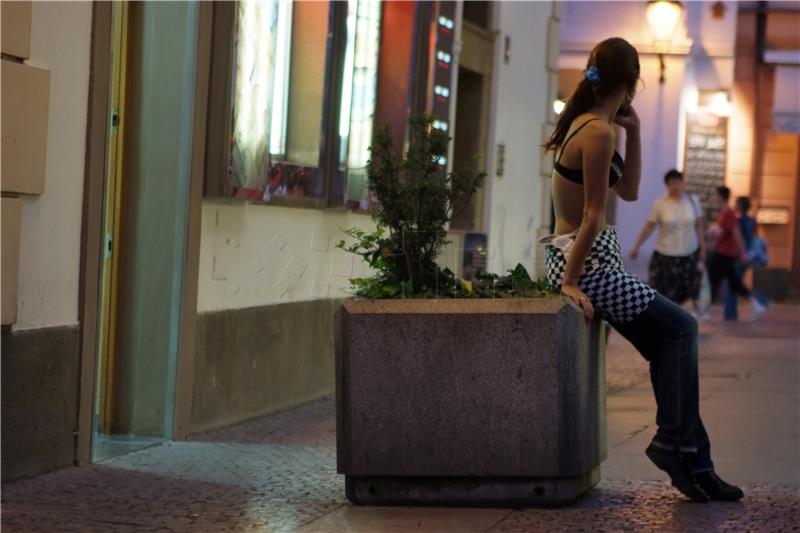 Udruge traže mjere koje stigmatiziraju kupce seksa a ne žene u prostituciji