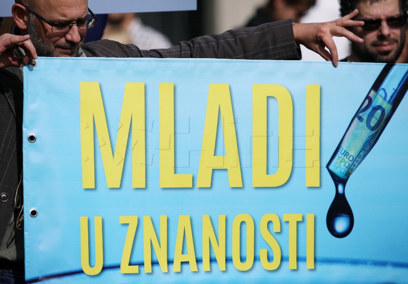 Prosvjedni skup "Mladi u znanosti - visokoobrazovani, nisko plaćeni"