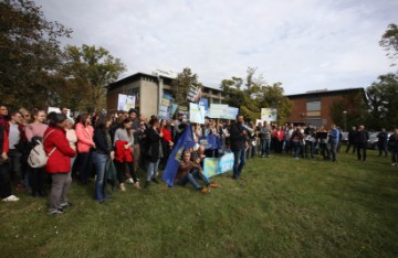 Prosvjedni skup "Mladi u znanosti - visokoobrazovani, nisko plaćeni"