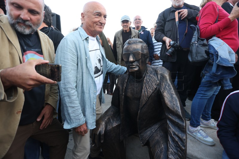 Miljenko Smoje dobio kip na splitskoj Matejušci