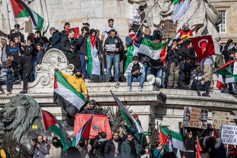 Tisuće ljudi u Parizu na prvim odobrenim propalestinskim prosvjedima