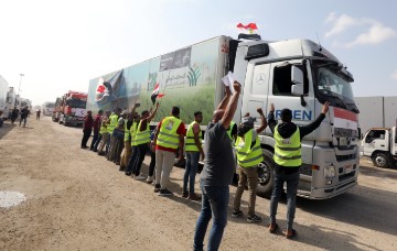 Treći konvoj kamiona s pomoći prošao granični prijelaz Rafah 