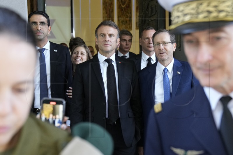  Macron: Francuska solidarna s izraelskom borbom protiv terorizma