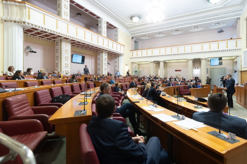 Croatian parliament as venue for political performances