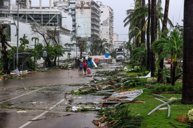 Uragan Otis pogodio Acapulco, najmanje 27 poginulih, štete u milijardama dolara