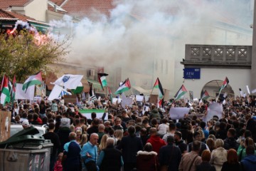 Nekoliko tisuća ljudi na skupu potpore Palestini u bošnjačkom dijelu Mostara 