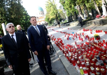 Izaslanstva položila vijence na Mirogoju