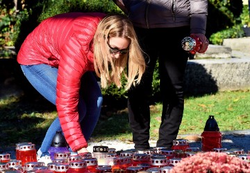 Blagdan Svih svetih okupio velik broj građana na varaždinskom groblju