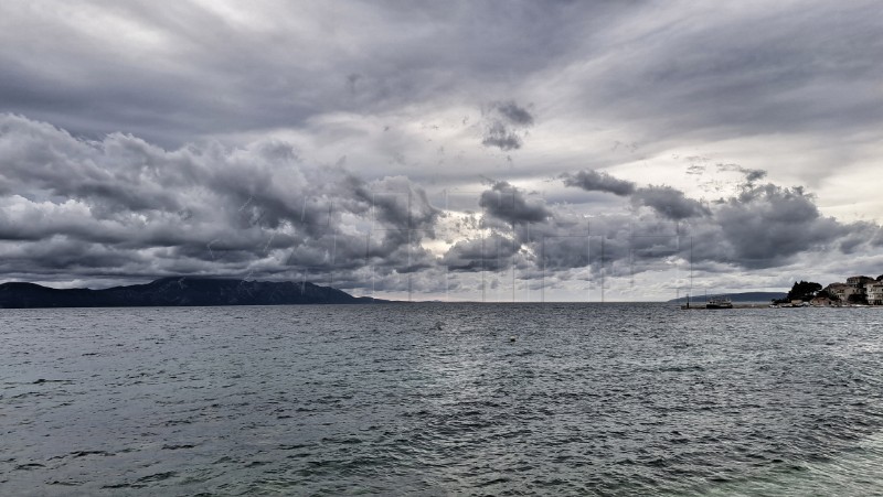 Oblačno vrijeme u mjestu Gradac