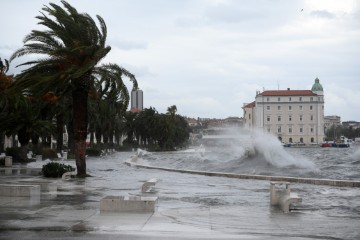 Split: Olujno jugo radi velike probleme