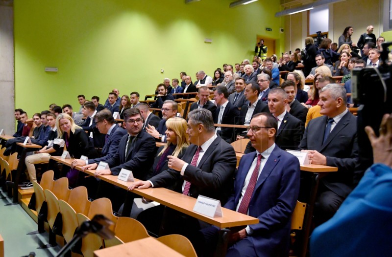 Milanović tells students to be critical, skeptical, use their own head