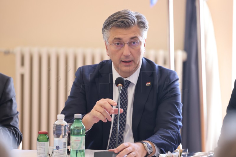 Plenković: U 53 otoka investirali smo tri milijarde eura