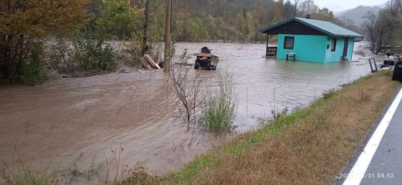 Voda se izlila iz korita bujice Tisovac i iz rječice Bogdanice