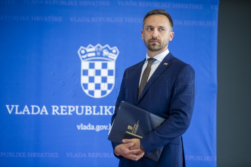 Croatian social policy minister signs agreements with 25 BiH institutions